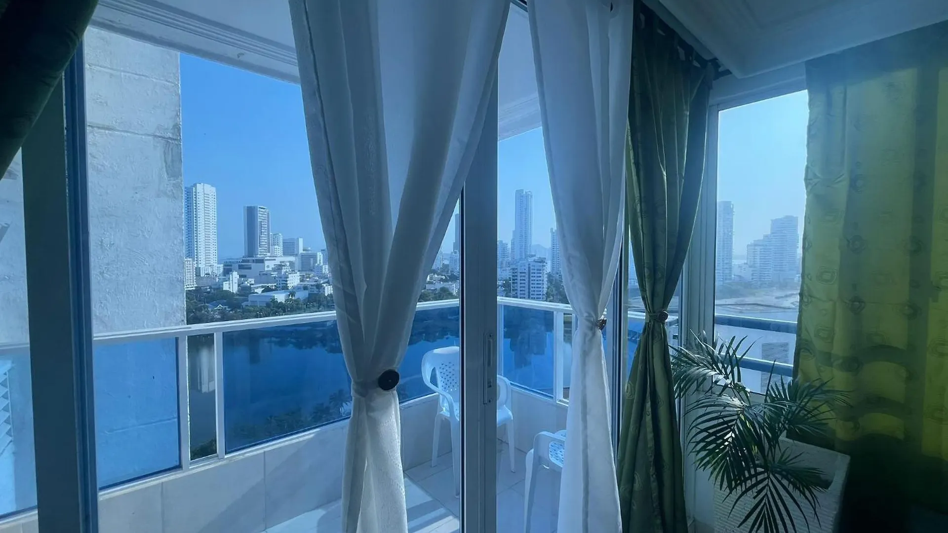 Hermosos Apartamentos Frente A La Playa Piso 11 Y 14 Cartagena