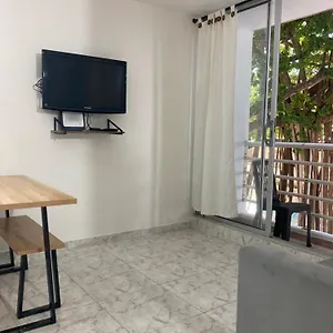 Seis Personas En Apartamento